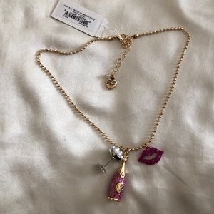 Betsey Johnson Gold Tone Going All Out Charm Necklace Champagne & Lips NWT